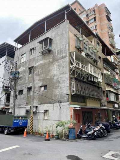 【學府路公寓】邊間︱捷運淡水站,新北市淡水區公寓法拍