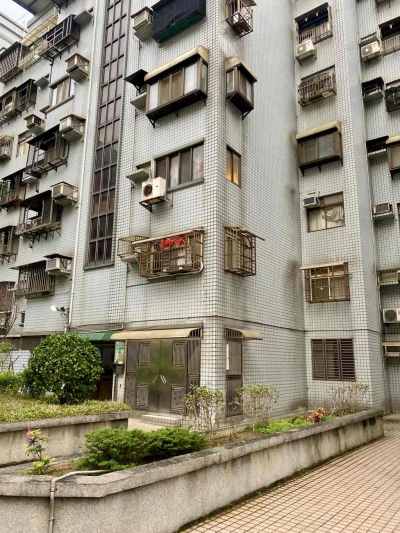 2拍預估653萬【關渡小城】A區︱八里舊城區商圈,新北市八里區電梯華廈法拍